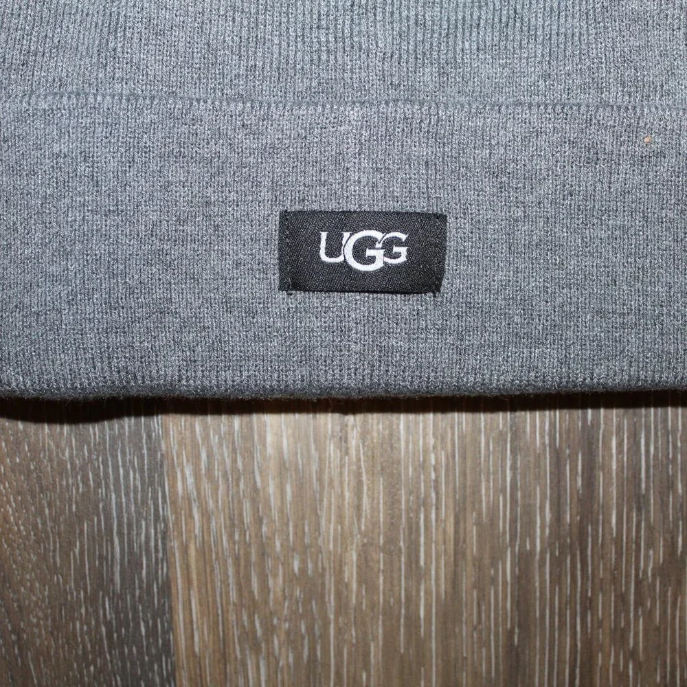 NWT UGG WOMEN'S MEN'S BEANIE KNIT WOOL BLEND LOGO WINTER‎ HAT GRAY